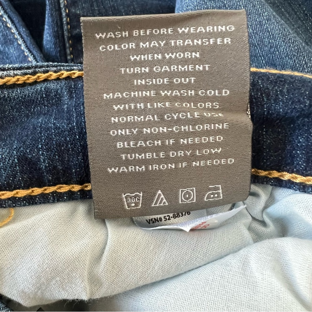 Torrid Crop Boyfriend Jeans NWT - Picture 8 of 8